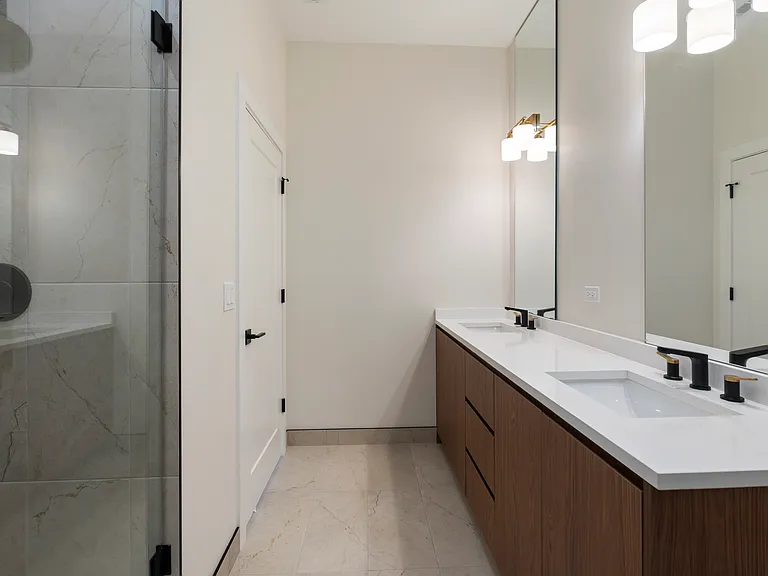 428 E 50th Pl #2 — Photo 25