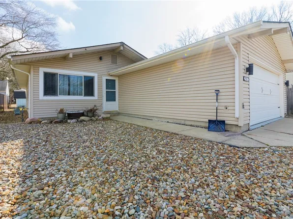9941 Bryant Dr, Columbia Station, OH 44028