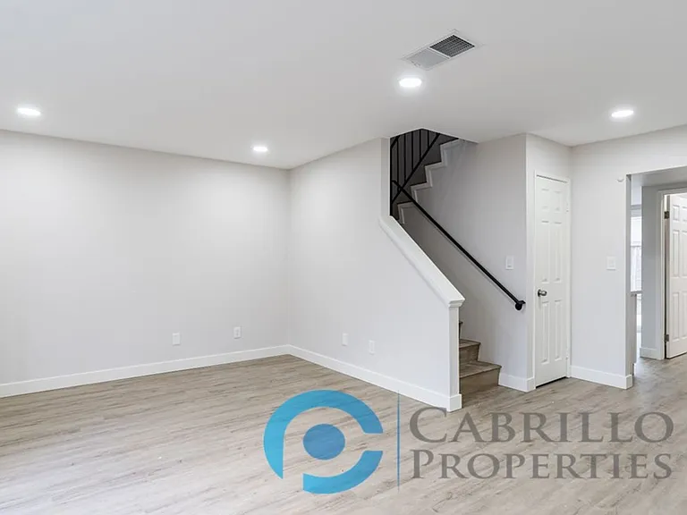 4776 Bancroft St — Photo 9