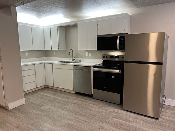 3rd image of 425 4th St NE APT B6