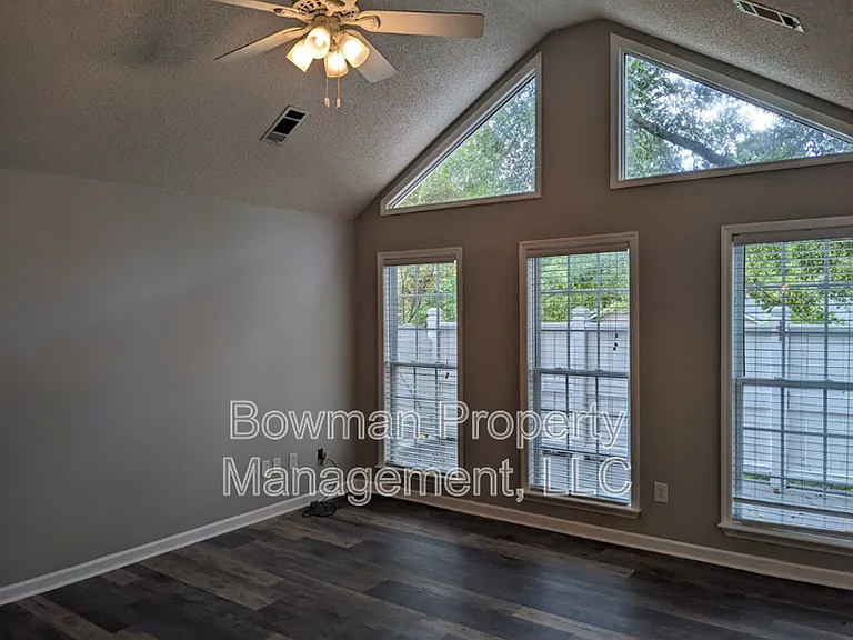 145 Diamond Dr — Photo 3