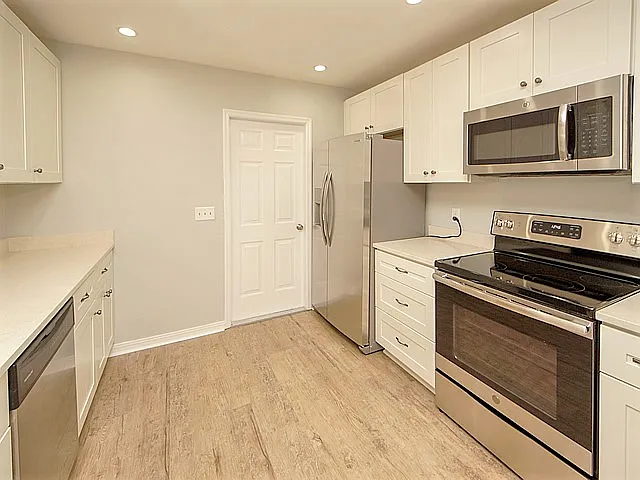 3 bed, 1300 sqft, $3,400 — Photo 3