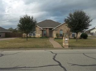424 W Wall St, Hewitt, TX 76643