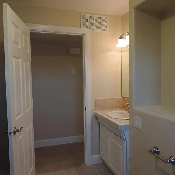 181 E 700 S — Photo 10