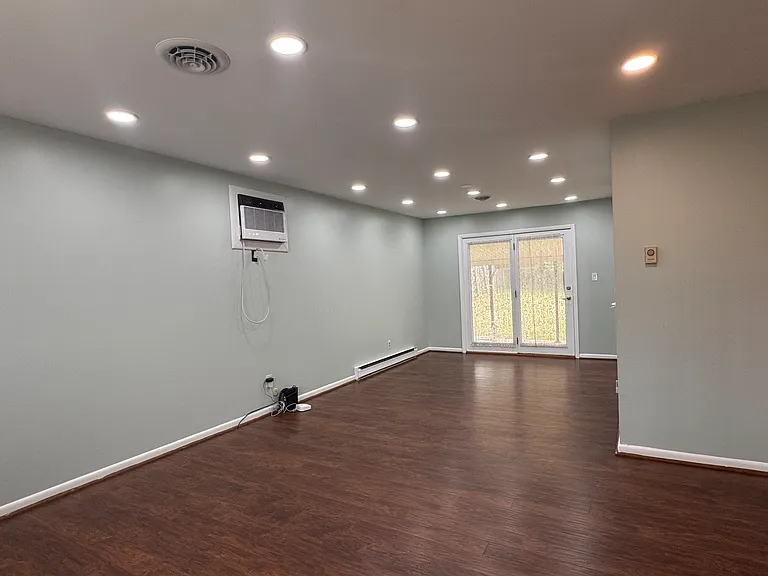 443 Bath Ave — Photo 6
