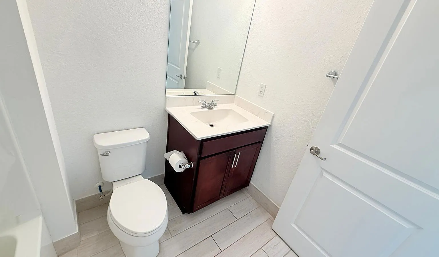 3 bed, 2.0 bath, 1477 sqft, $2,350 — Photo 3