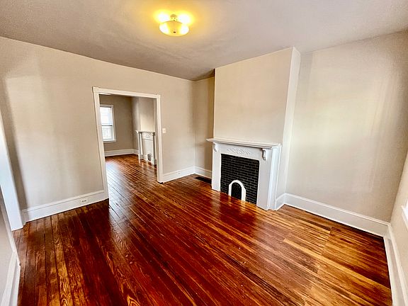 3rd image of 512 W King St