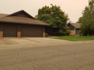 461 Arbor Pl, Redding, CA 96001