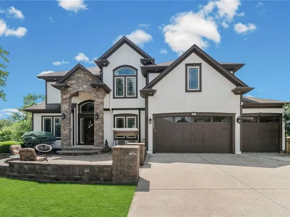2907 NE Viewpark Pl, Lees Summit, MO 64086