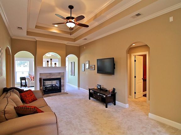 Living Room w/trey clg