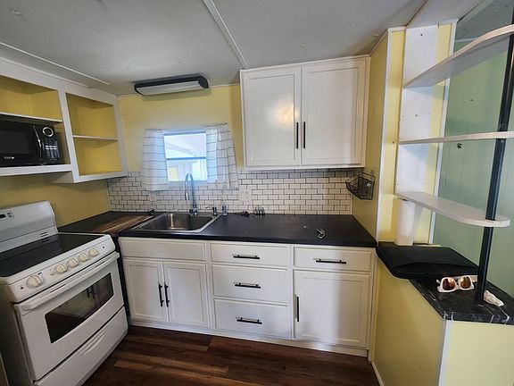 3rd image of 39 Forest Ln