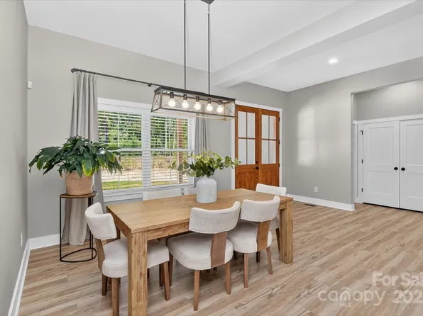 997 Skyland Dr, Mount Pleasant, NC 28124