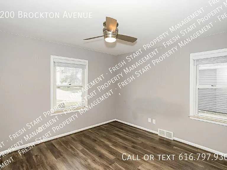 2200 Brockton Ave — Photo 7