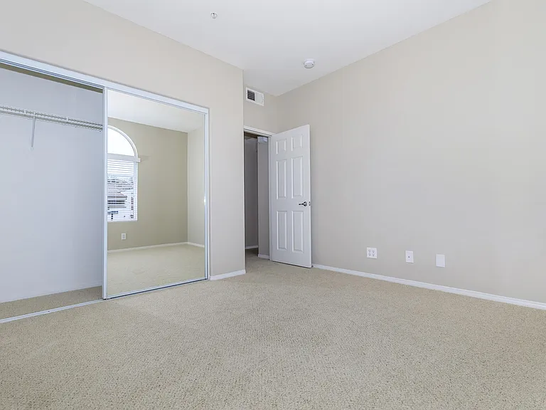 Laurel Glen Apartment Homes — Photo 31