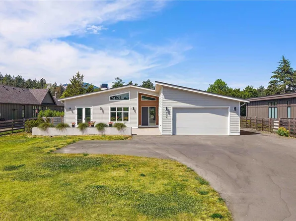 846 Birch Rd, North Saanich, BC V8L 5S1