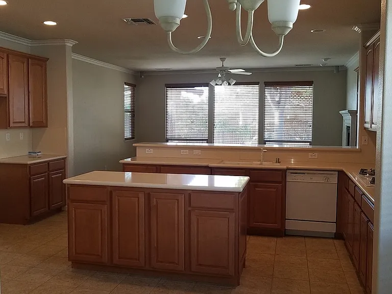 6145 Crater Lake Dr — Photo 22