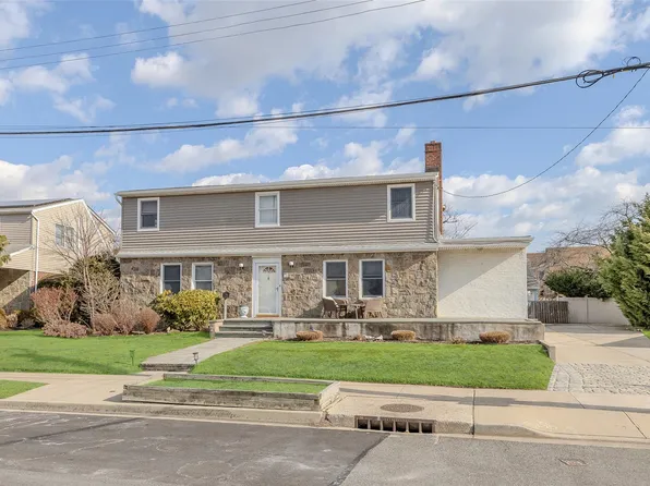 2 Fairway Road, Lido Beach, NY 11561