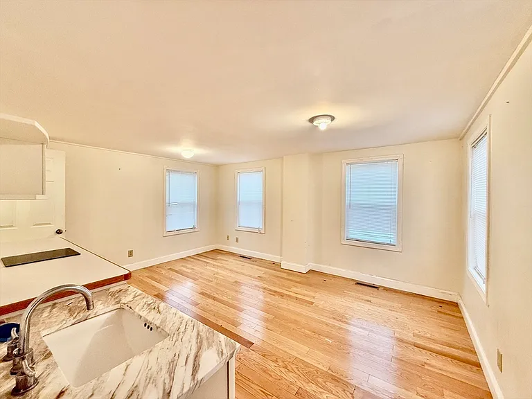 19 Common St #2 — Photo 4