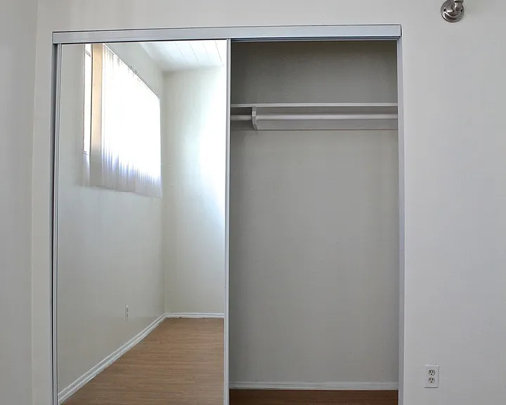 928 Albany St — Photo 15