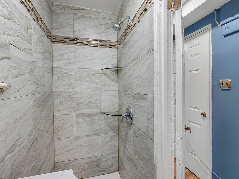 5436 Woodcrest Ave #B — Photo 4