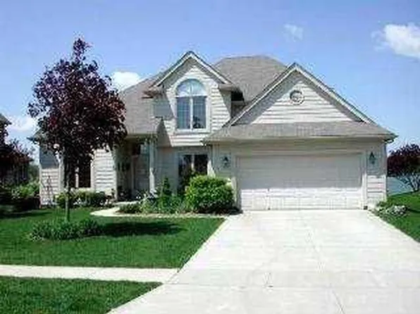 650 E Shoreline Dr, Holland, OH 43528