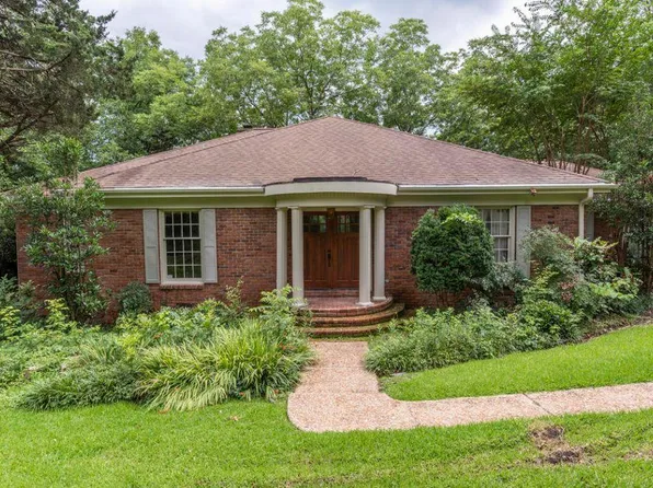 381 Ridgecrest Dr, Starkville, MS 39759