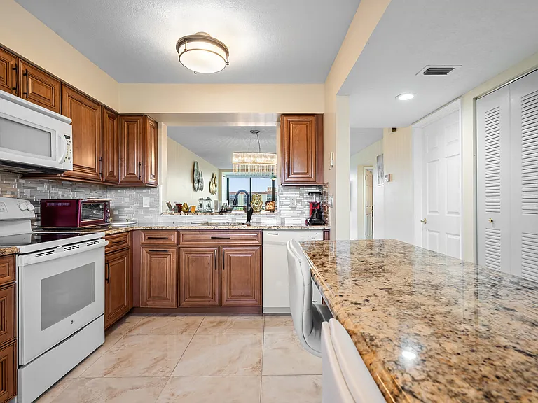 7290 Kinghurst Dr #607 — Photo 9