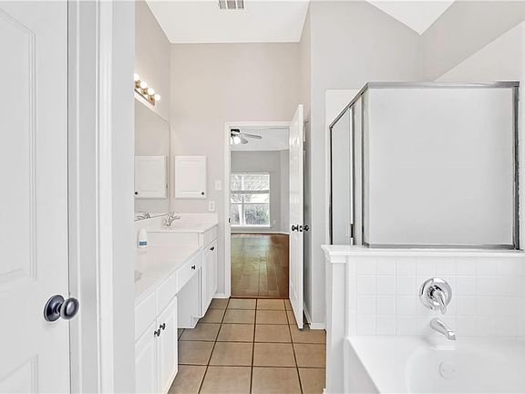 4th image of 8121 Ross Lake Dr