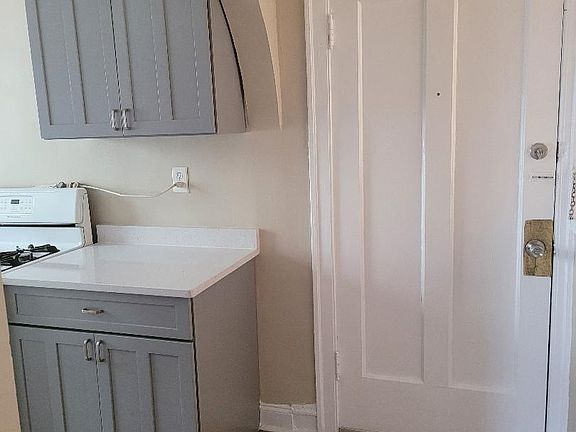 5th image of 6219 N Artesian Ave APT 3E