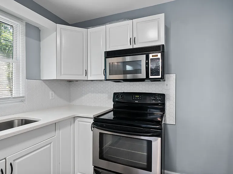 2108 Treverton Pl — Photo 6