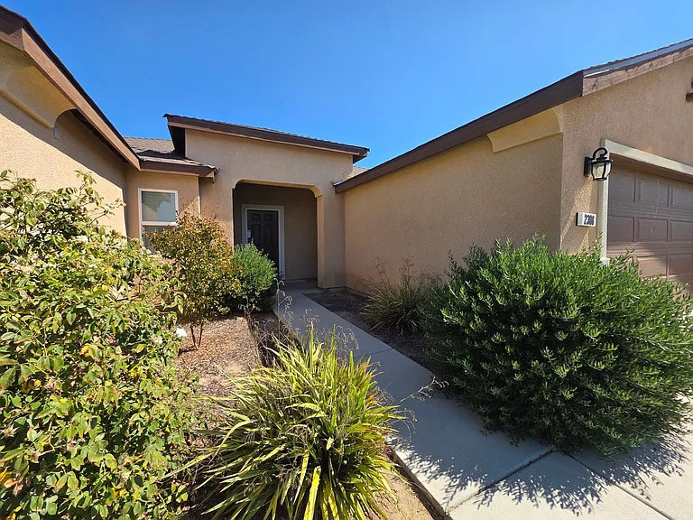 2308 W Ambassador Way — Photo 3