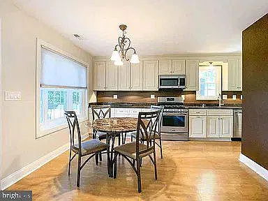 3 bed, 1.0 bath, 936 sqft, $2,500 — Photo 3