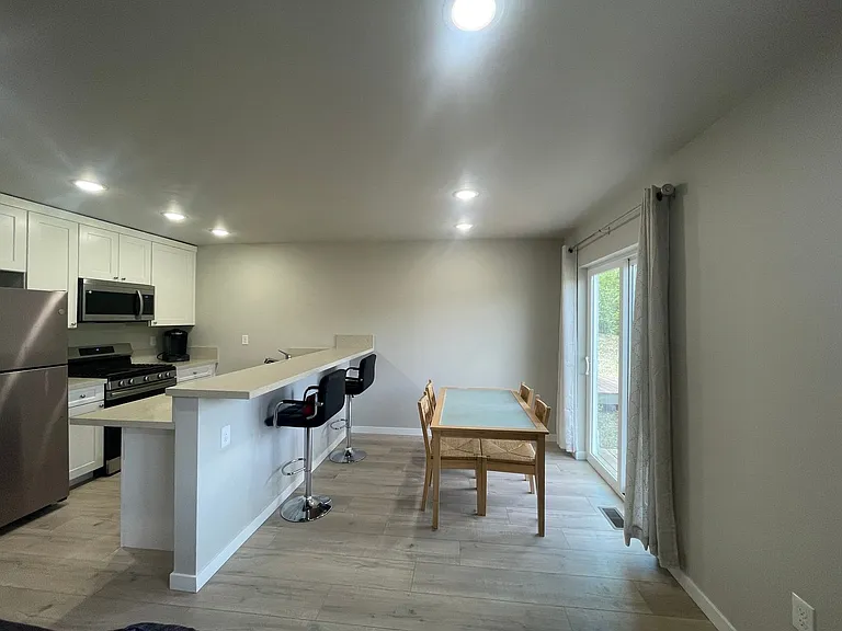 2251 W Ridgewood Dr — Photo 6