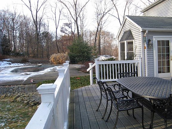 Splendid private yard with inground swimming pool...