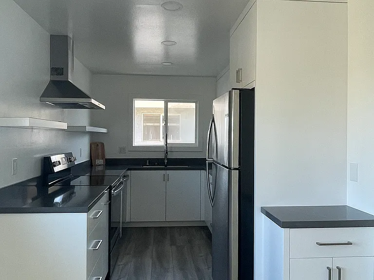 241 Washington St #4 — Photo 2
