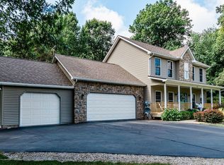 11251 High Timbers Dr, Fowlerville, MI 48836