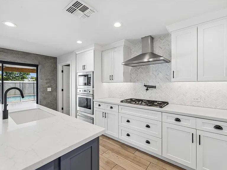 301 E Royal Palm Rd — Photo 27