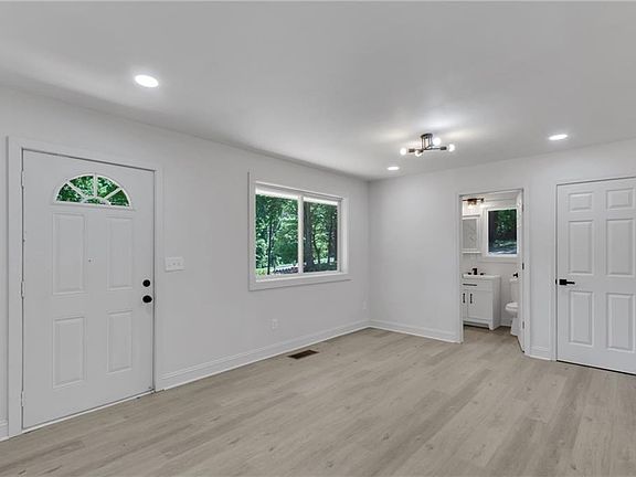 5th image of 4443 Flat Shoals Pkwy