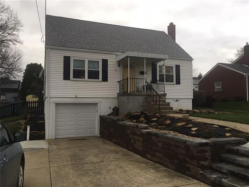 221 Eastern Dr photo 1