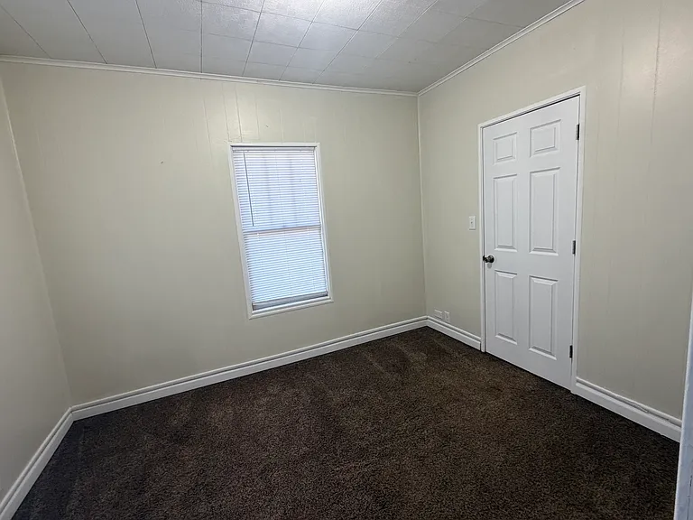 737 Hancock Ave — Photo 4