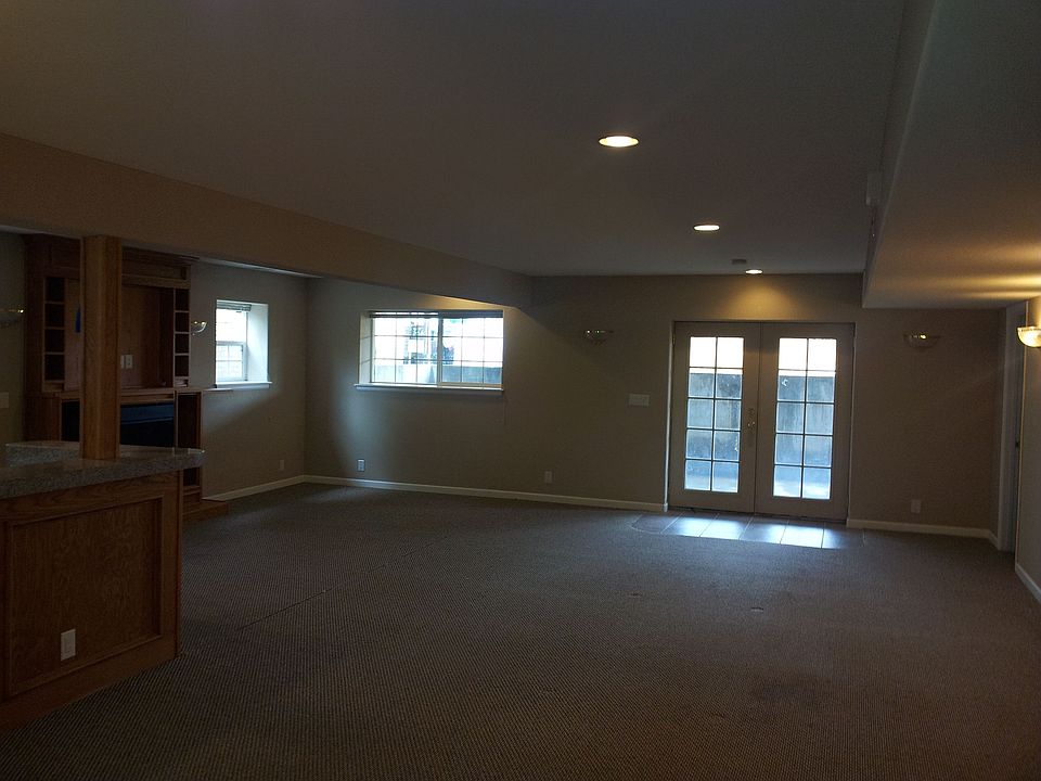 1st image of 109 W William St