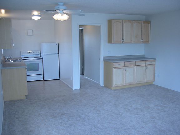 4th image of 345 Pine Ave APT C