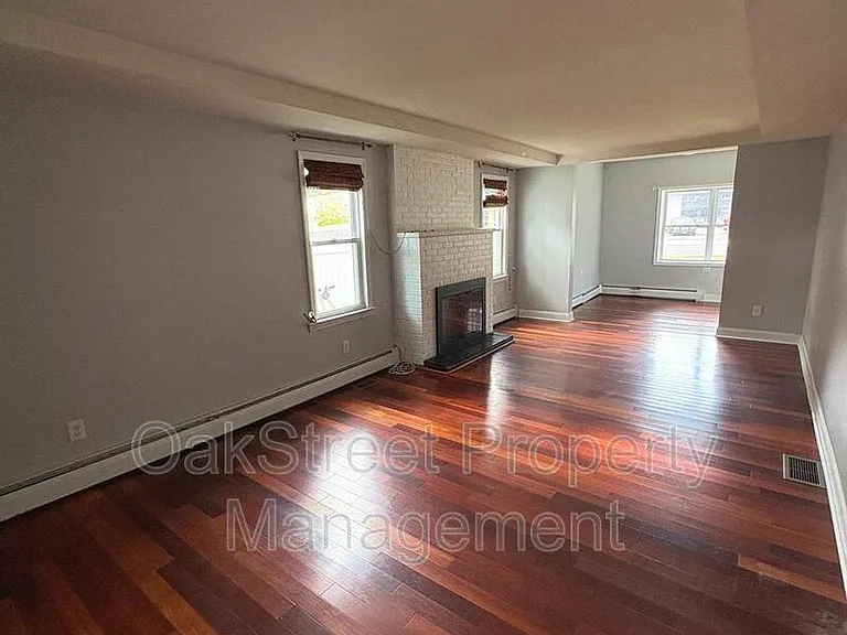 1300 W Kings Hwy #1 — Photo 4