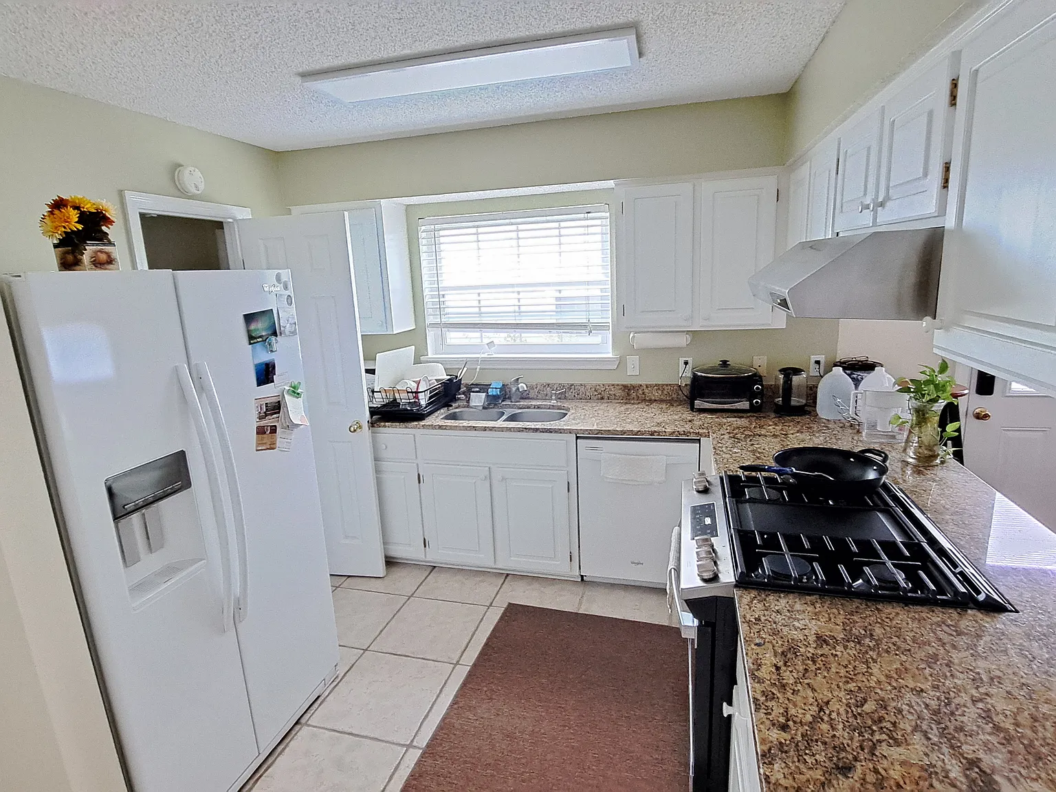 3 bed, 1309 sqft, $1,700 — Photo 4