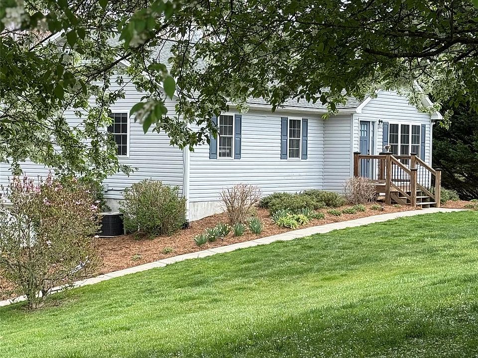 1st image of 140 Forest Bend Dr