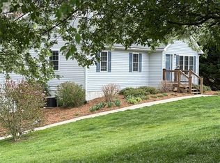140 Forest Bend Dr, Horse Shoe, NC 28742