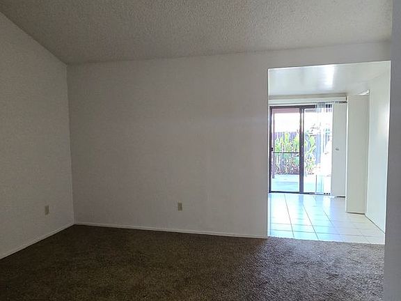 3rd image of 7512 Stockdale Hwy APT B
