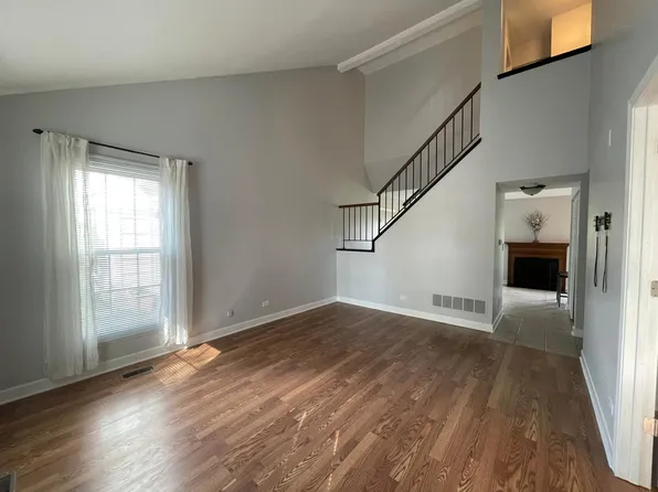 7405 Stockley Rd, Downers Grove, IL 60516