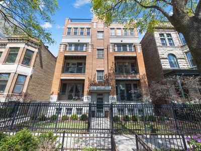708 W Aldine Ave #402, Chicago, IL, 60657