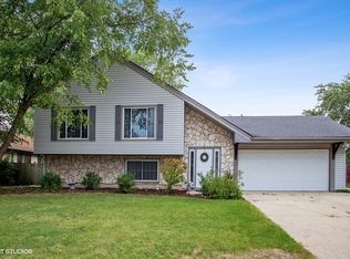 311 Sutherland Ln, Bloomingdale, IL
